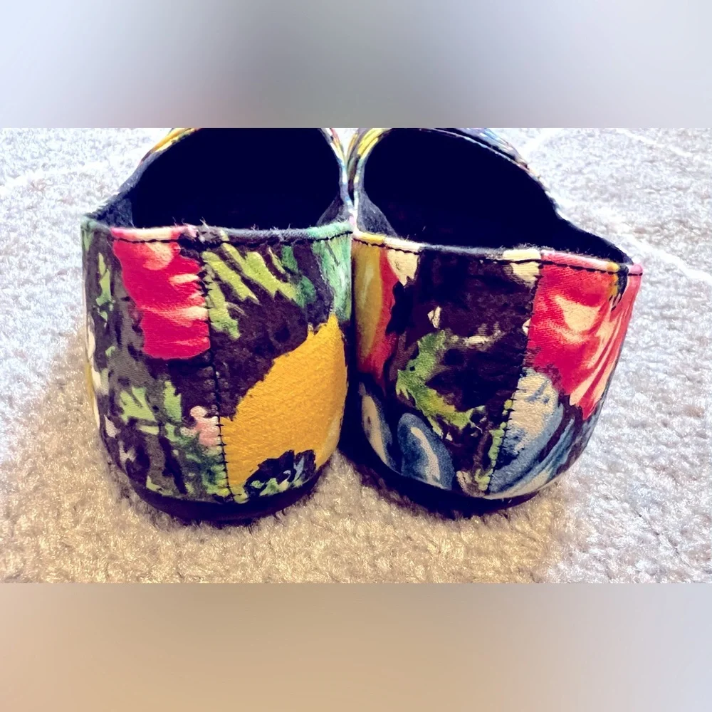 Rocket Dog Black Flats with Floral Design - Picture 5 of 6